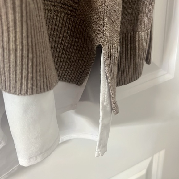 Long Sleeve V Neck Women’s Sweater - Picture 10 of 10